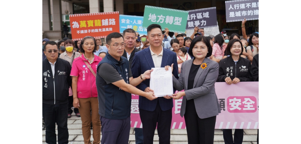 斗六市長林聖爵率隊陳情雲林縣議會「支持斗六市區道路興建人行道」活動(圖)